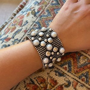 Pearl stud bracelet
